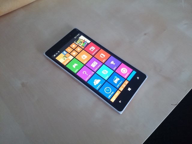 Nokia-Lumia-830-Hands-On-Front.jpg