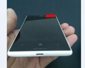 (MAJ) Photos réelles du Nokia Lumia 820 (Arrow) sous Windows Phone 8