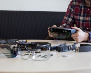 HoloLens : seriez-vous curieux de voir l'intérieur du casque de Microsoft ?