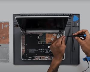 Surface Laptop SE, la première Surface VRAIMENT démontable (et réparable) ?