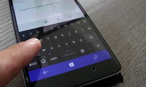 Comment accélérer la saisie de texte sur le clavier de Windows 10 Mobile ?