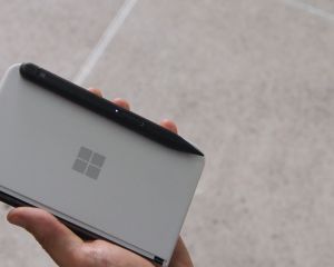 Surface Duo 2 : recharger le stylet sur le téléphone coûtera 65$
