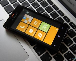 L'Alcatel One Touch sous Windows Phone 7 arrive en Russie et en Chine