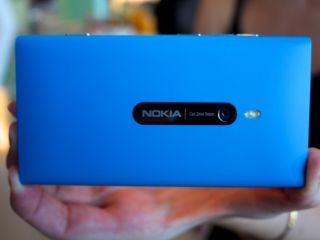 Le Nokia Lumia 800 a une excellente résistance aux chocs