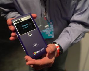 ChecOut M, un nouveau "smartphone" de 6,3 pouces avec Windows 10 IoT