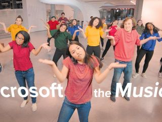 Microsoft se moque de Windows Phone et Vista dans une comédie musicale