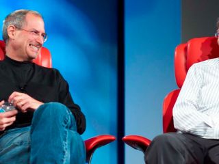 Bill Gates dresse le portrait de Steve Jobs : un magicien, parfois un "abruti"
