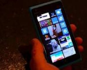 Vidéo d'un Nokia Lumia 900 tournant sous Windows Phone 7.8