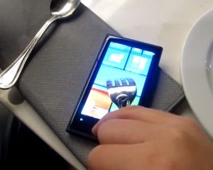 Le Nokia Lumia 920 utilisé avec une fourchette !