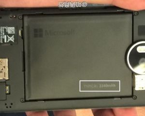 Le Microsoft Lumia 950 XL aurait bien une batterie amovible... de 3340 mAh