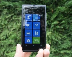 Nokia Lumia 800 - Test complet et détaillé par Mon Windows Phone