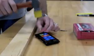 Un test de solidité du Nokia Lumia 900