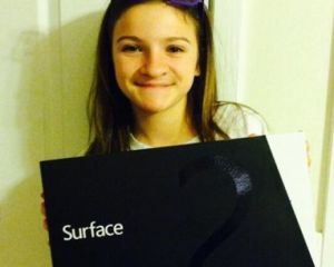 MS convainc une jeune fille d'acheter une Surface 2 au lieu d'un iPad