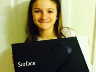 MS convainc une jeune fille d'acheter une Surface 2 au lieu d'un iPad