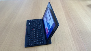 lenovoThinkPad2-tabletDockedSide